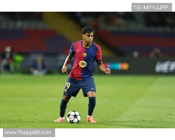 西媒报道亚马尔备战巴黎之战积极训练成为最后离场球员之一 西媒报道亚马尔备战巴黎之战积极训练成为最后离场球员之一