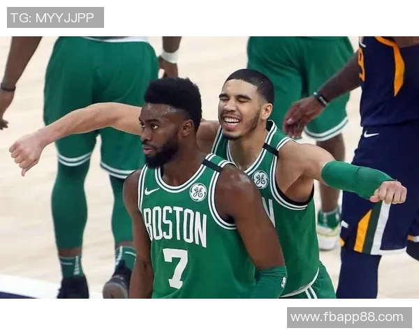 绿军主场对决76人首发阵容揭晓杰伦布朗领衔豪泽科塔普理查德同场竞技 绿军主场对决76人首发阵容揭晓杰伦布朗领衔豪泽科塔普理查德同场竞技